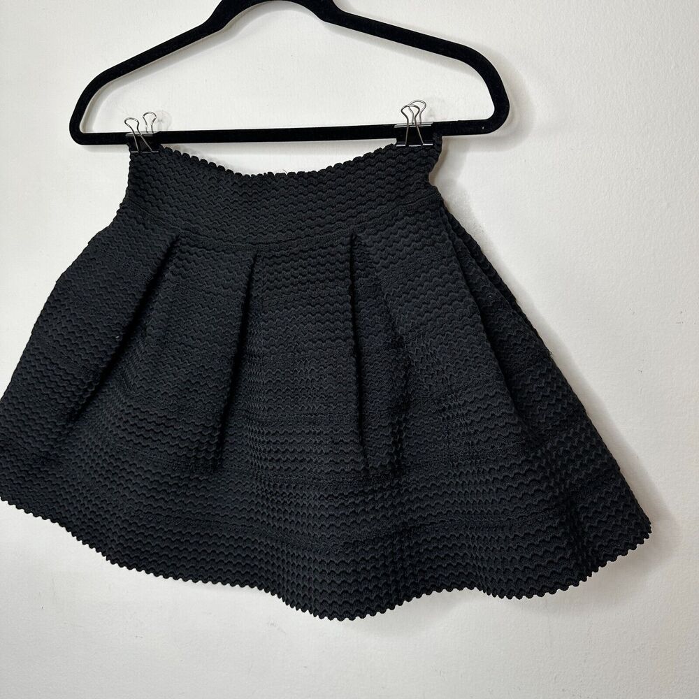 NWT L'Atiste by Amy Black Textured Mini Skirt Pleated Paneled Structured Medium